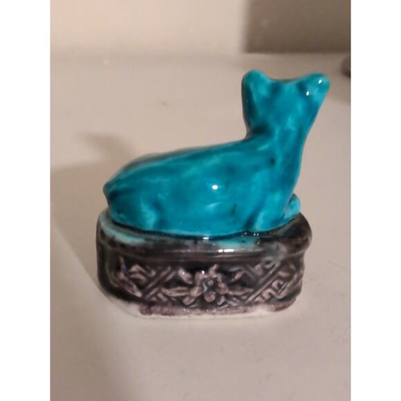 Vintage Chinese Mud Cat Ceramic Figurine Turquoise On Purple Pedestal *Rare* - Picture 2 of 5